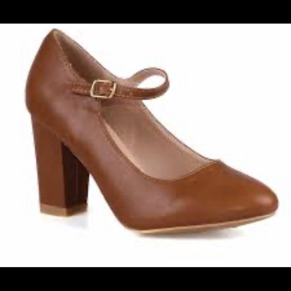 NEW CLOSED TOE HEELS